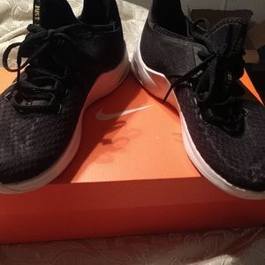 Nike sneakers womens 8